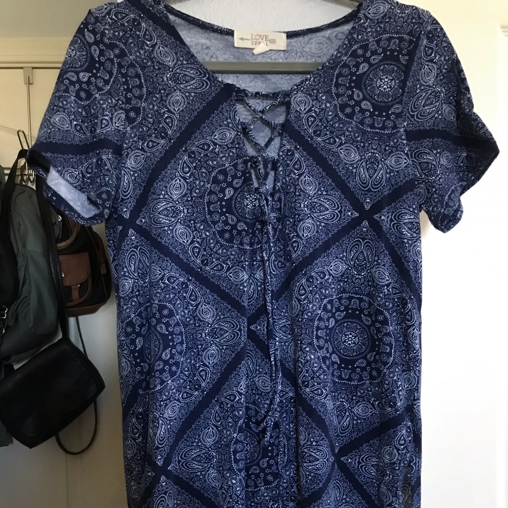 🔥2 for $10 Navy blue patterned lace up blouse